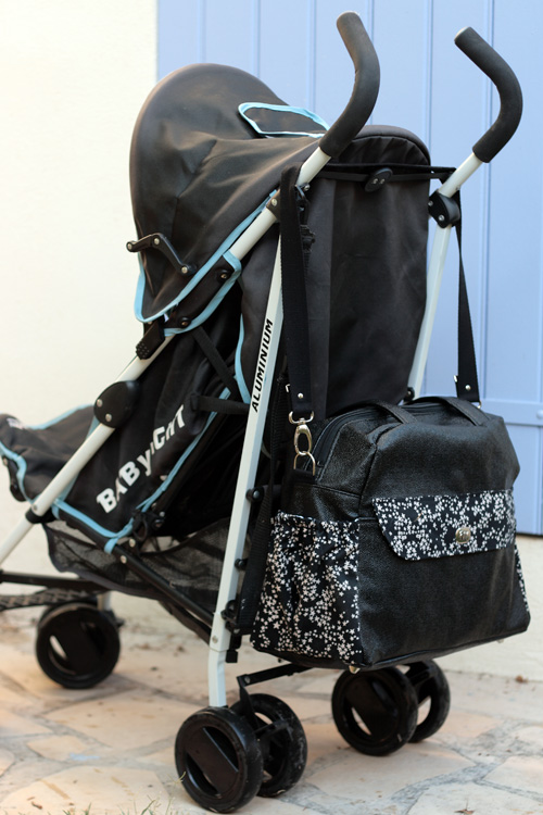 removable strap to hang the bag to a stroller